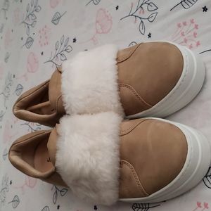 Brand new sneaks never worn